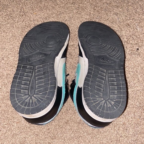 Nike - Picture 4 of 6